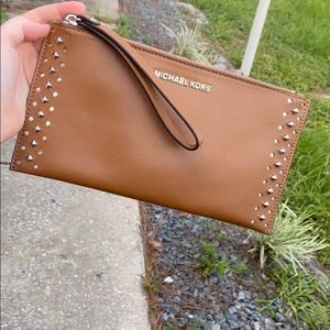 Michael kors wristlet